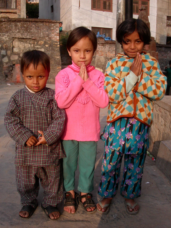 nepal/kathmandu_children_wying