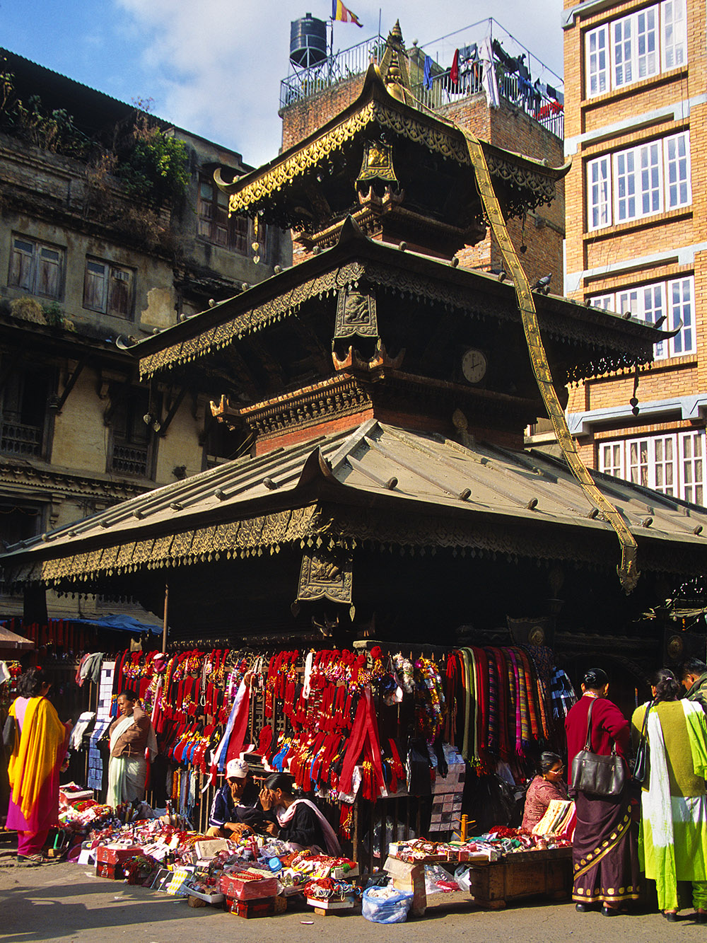 nepal/kathmandu_alley_temple