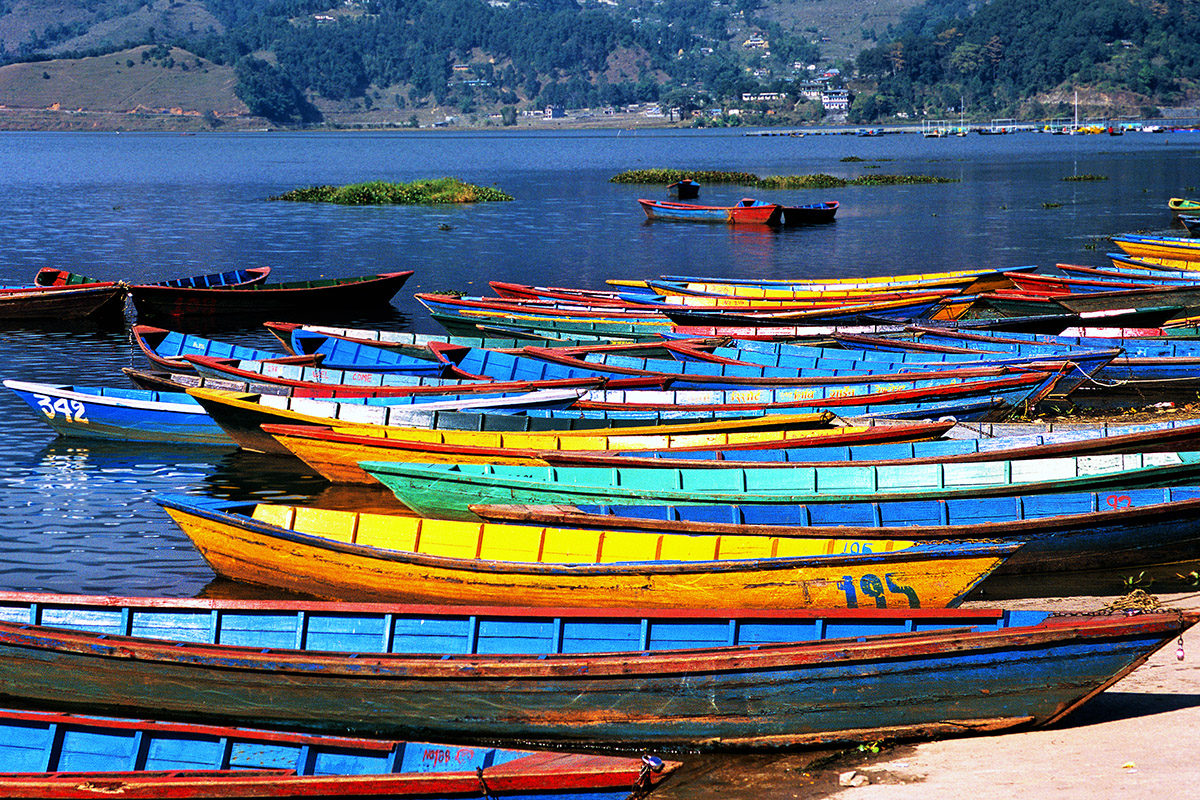 nepal/pok_boats_lake