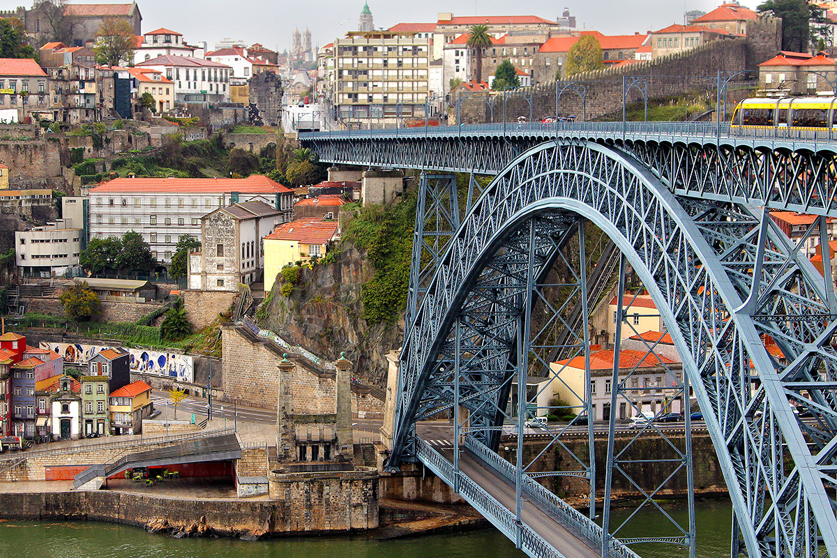 portugal/porto_bridge_hillside