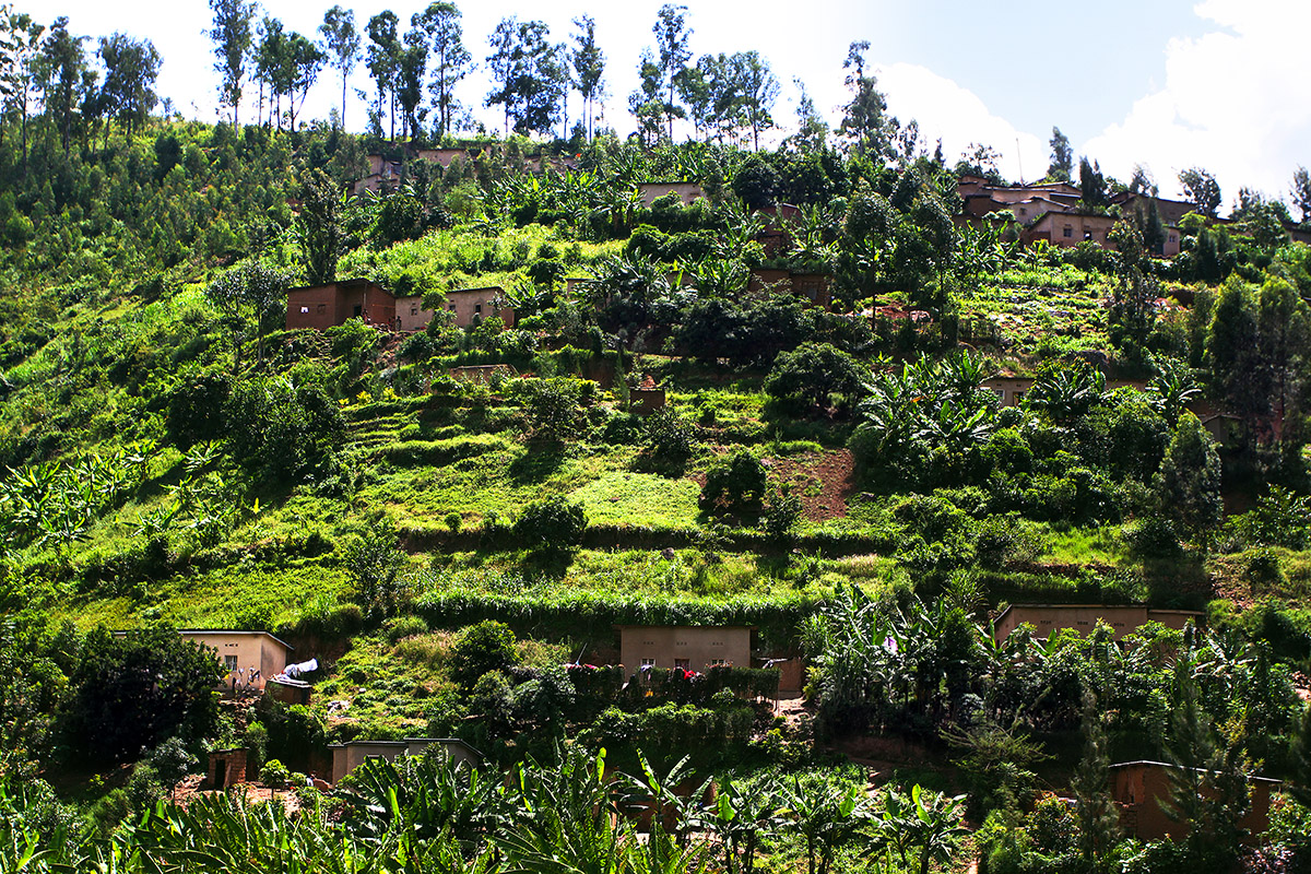 rwanda/rw_hill_dwellings