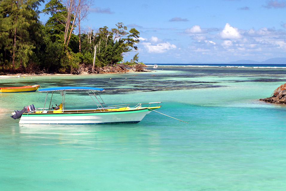 seychelles/la_digue_boat_water