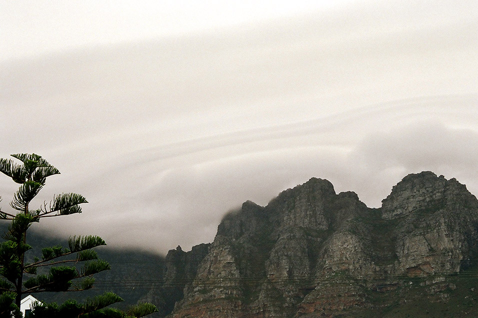 south_africa/cape_town_apostles_clouds