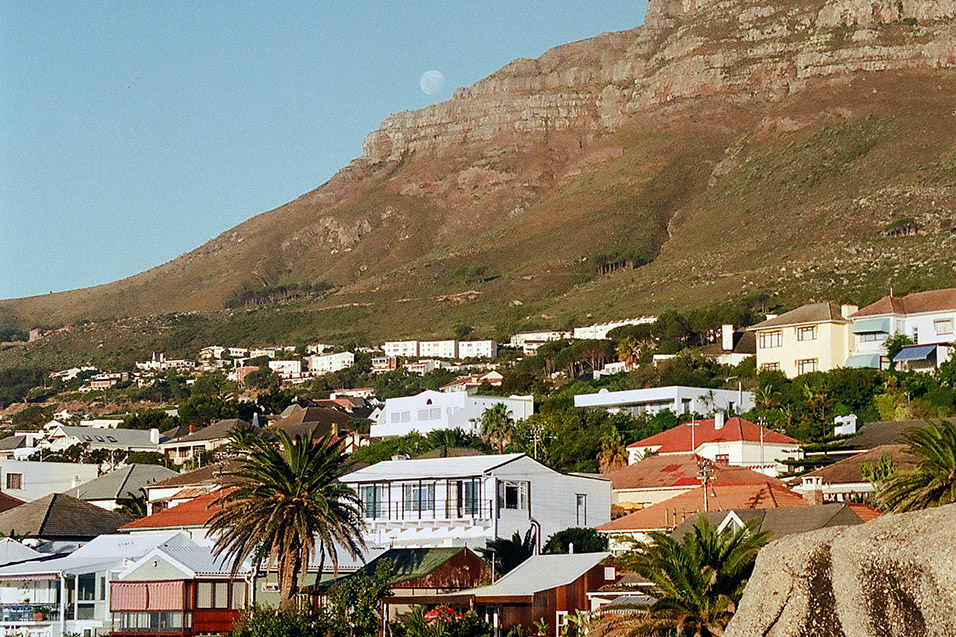south_africa/cape_town_lion_moon
