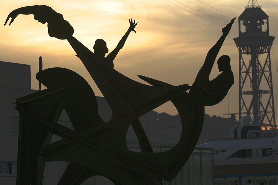 spain/barcelona_sunset_sculpture