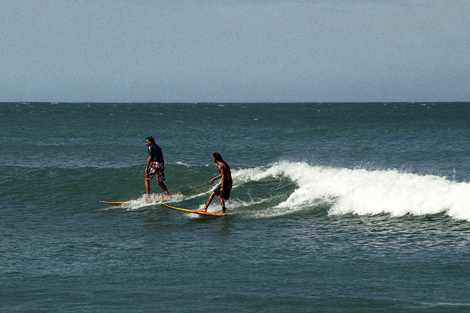 sri_lanka/arugum_bay_surfers