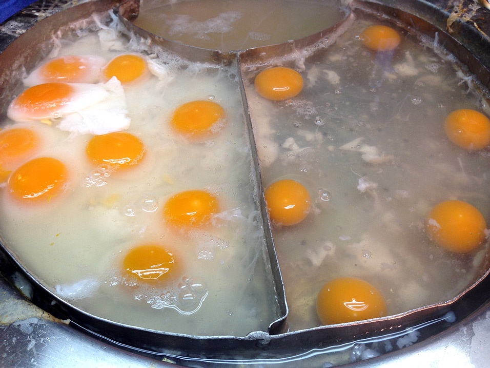 taiwan/taipei_night_market_eggs