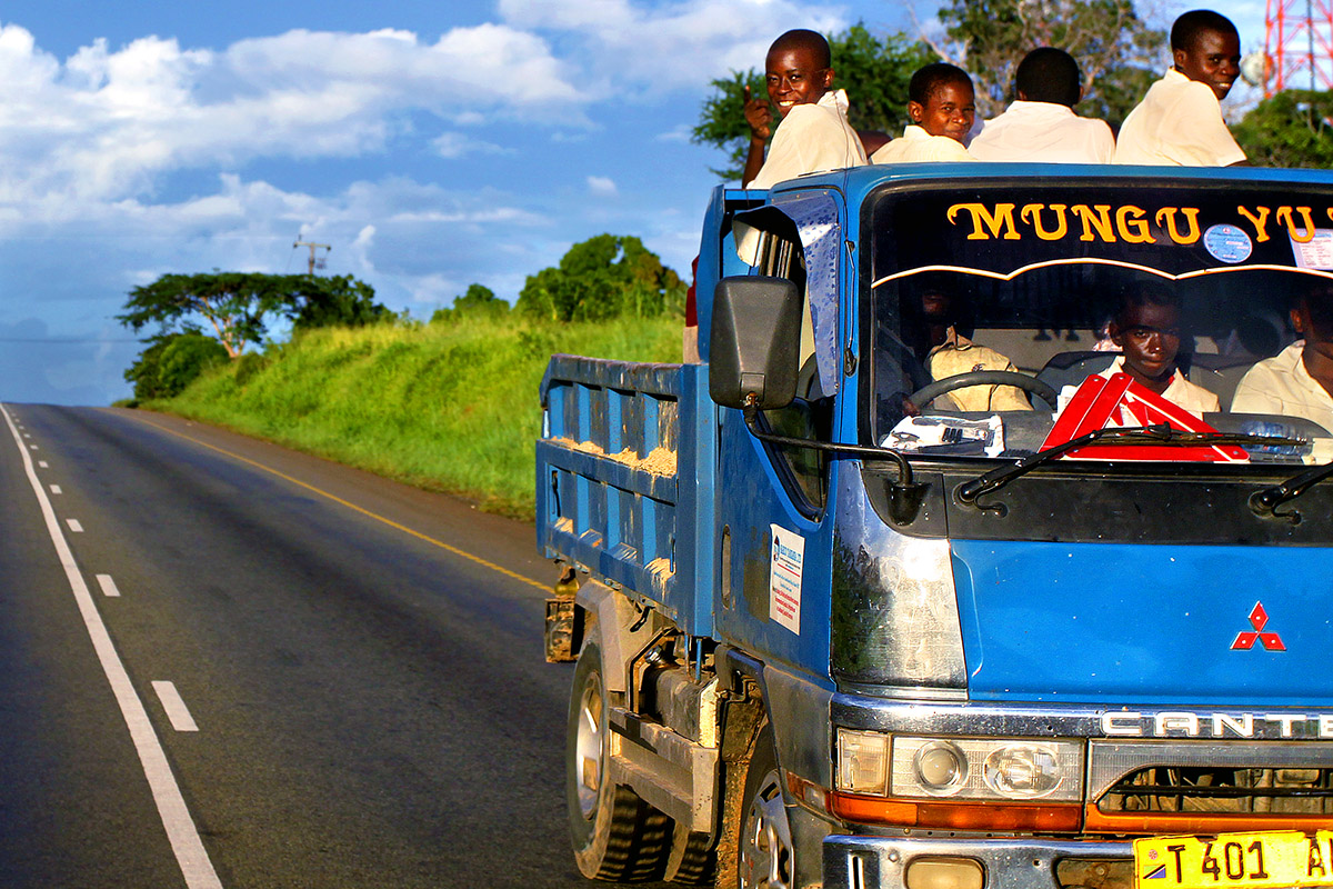 tanzania/2010/road_truck_locals