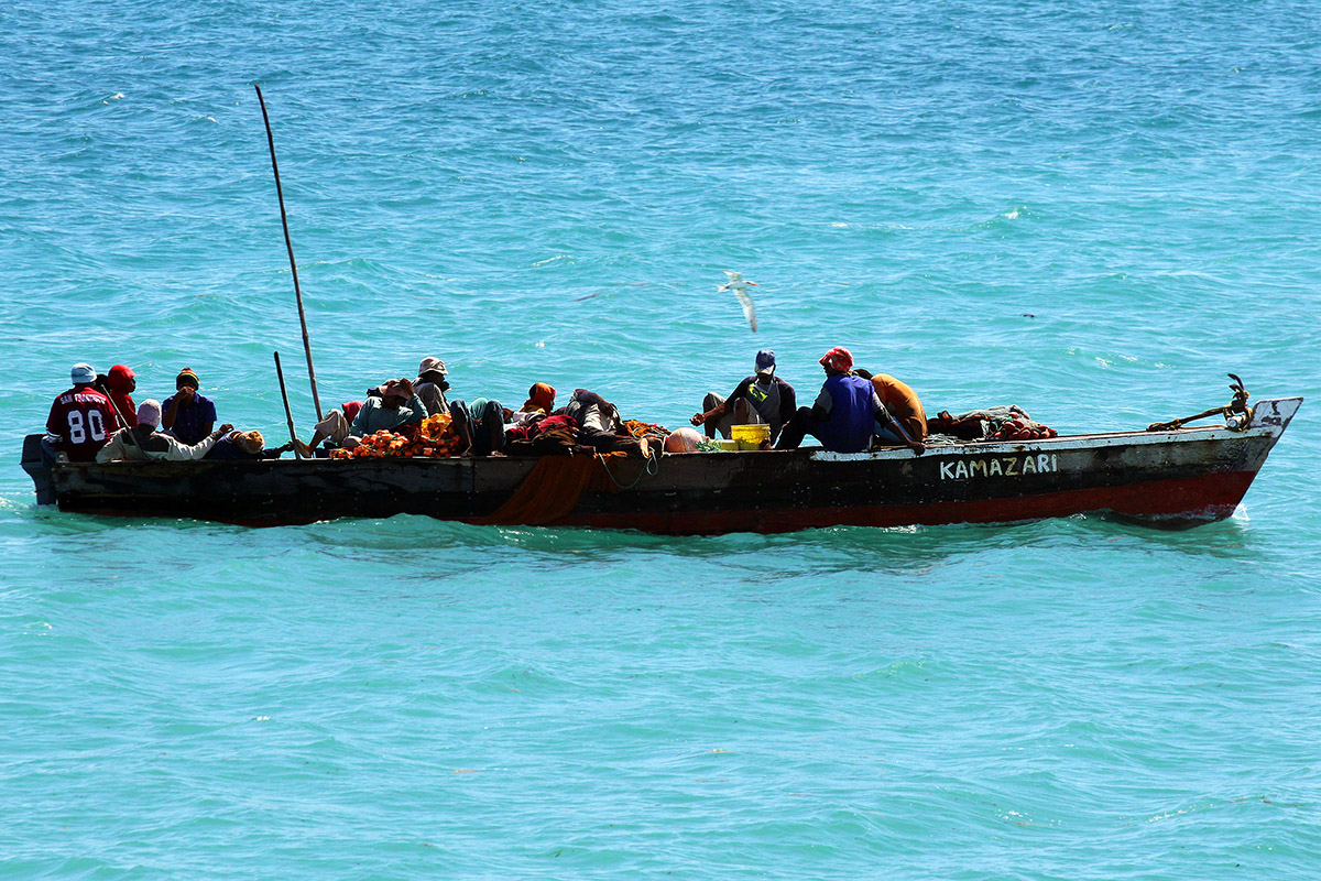 tanzania/2010/zan_commuter_boat