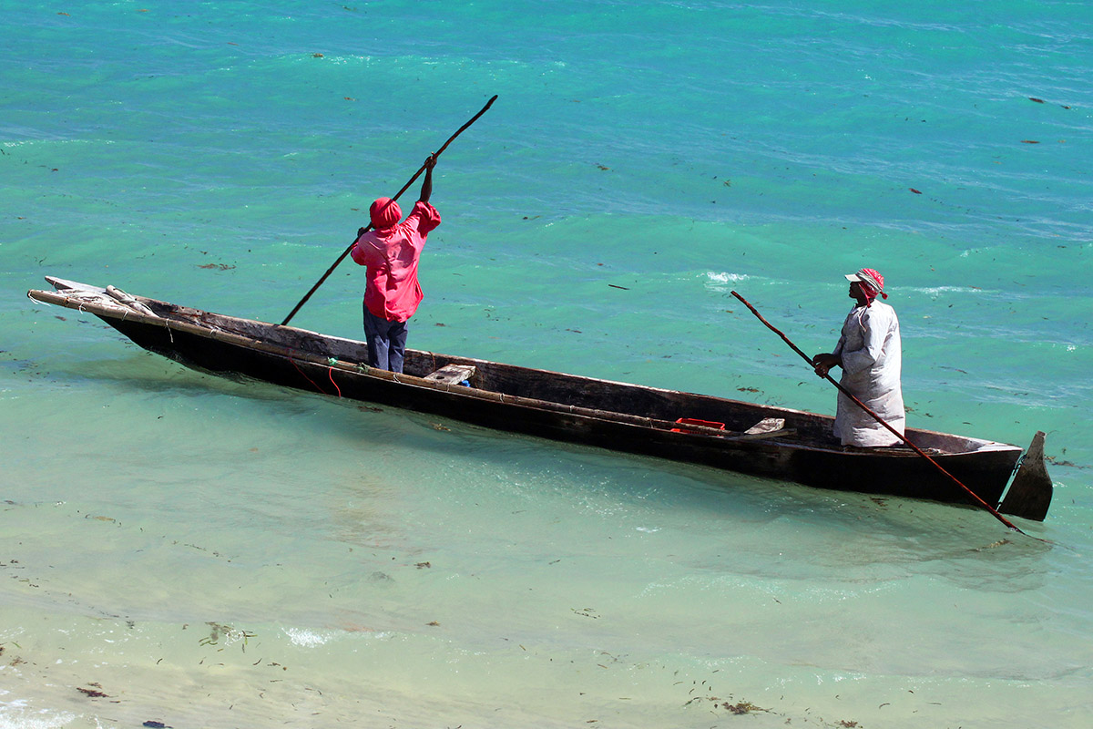 tanzania/2010/zan_ocean_canoe