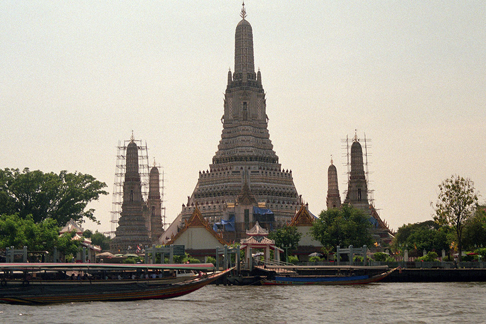 thailand/1999/bangkok_stupa
