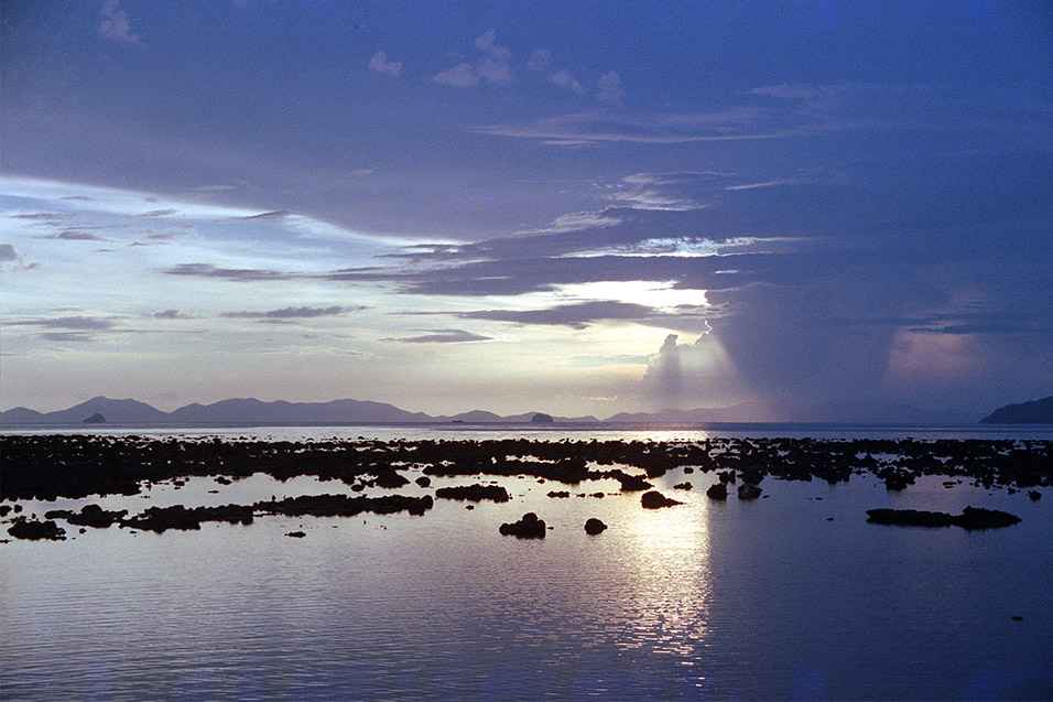 thailand/1999/krabi_phra_nang_ocean_rocks