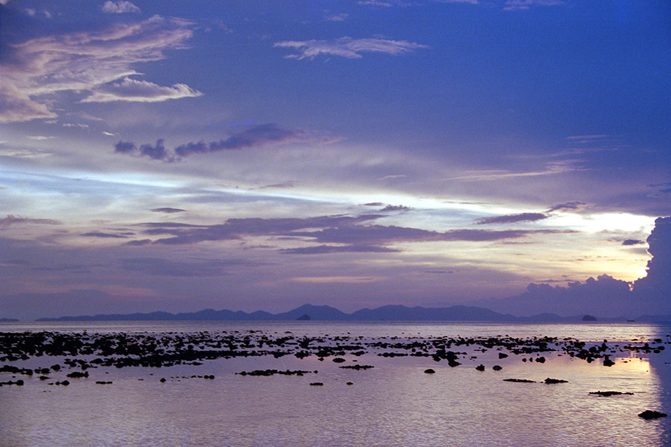 thailand/1999/krabi_phra_nang_ocean_rocks_2