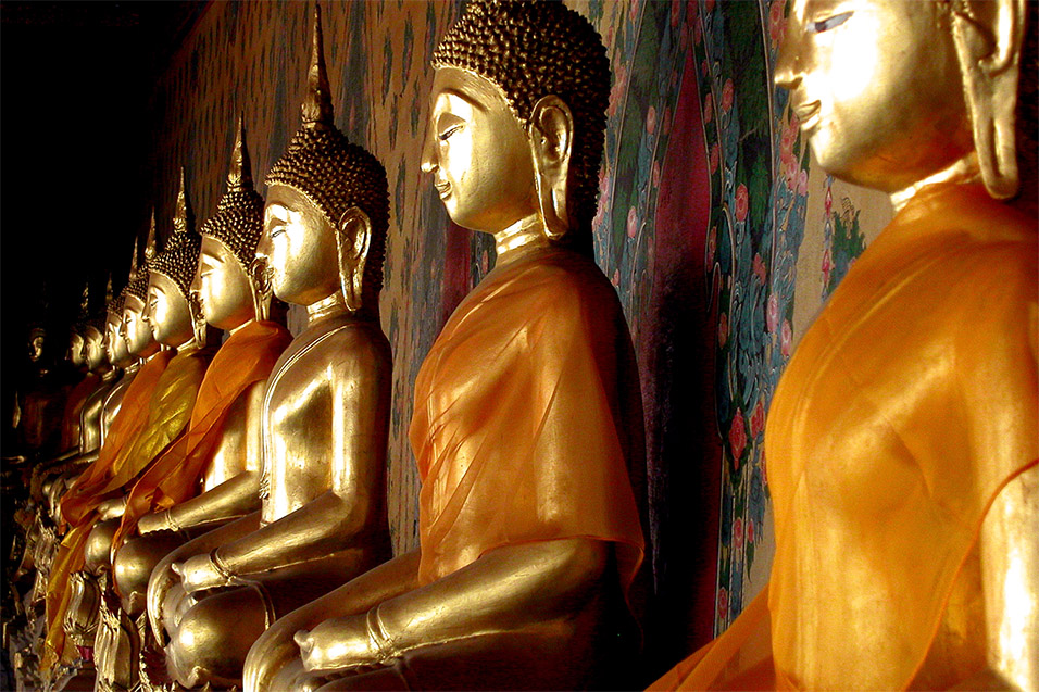 thailand/2004/bangkok_wat_arun_buddhas