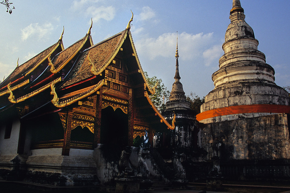 thailand/2004/chaing_mai_wat_stupa_new