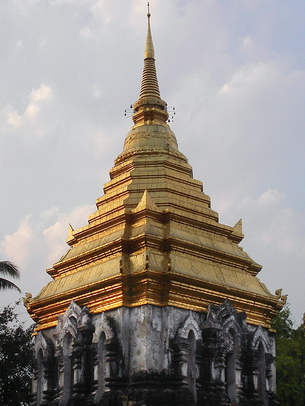 thailand/2004/chiang_mai_golden_stupa