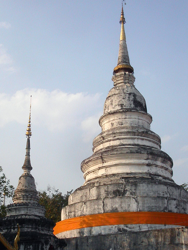 thailand/2004/chiang_mai_stupa_wat_vert