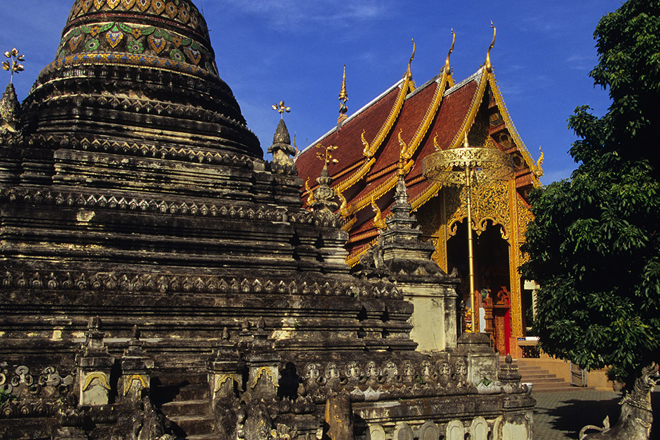 thailand/2004/chiang_mai_temple_stupa