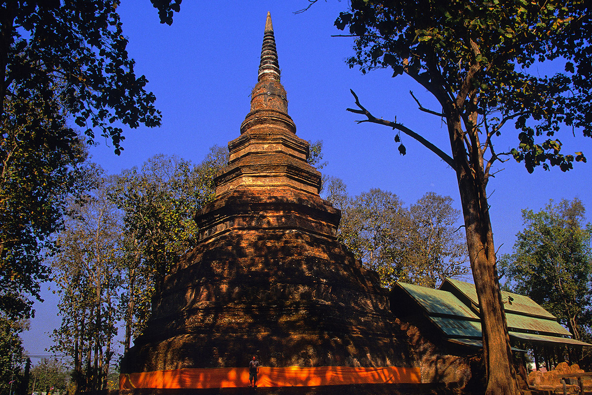 thailand/2004/chiang_saen_stupa_beautiful