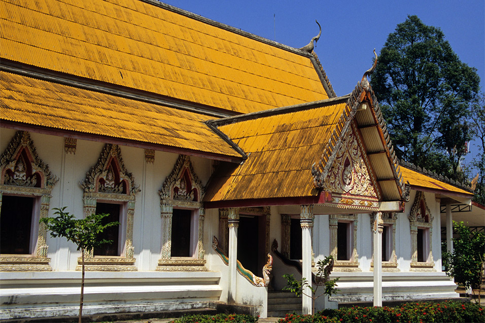 thailand/2004/isan_ubon_temple
