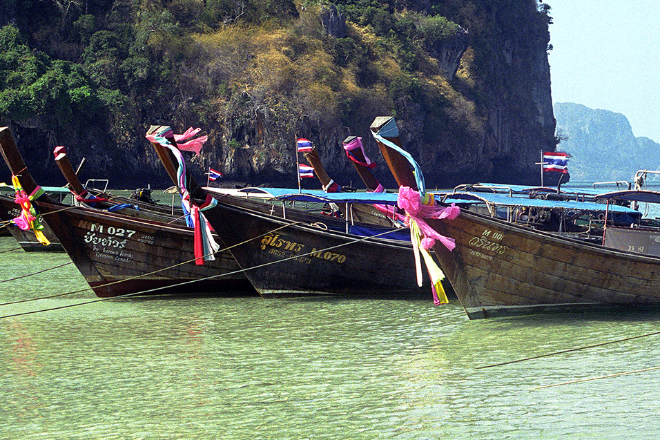 thailand/2004/krabi_boats_bows