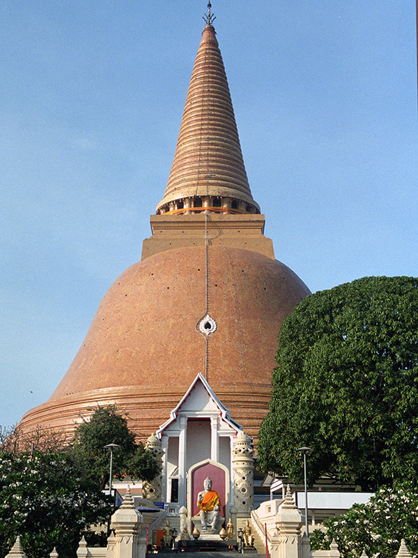 thailand/2004/nakhon_phatom_buddha