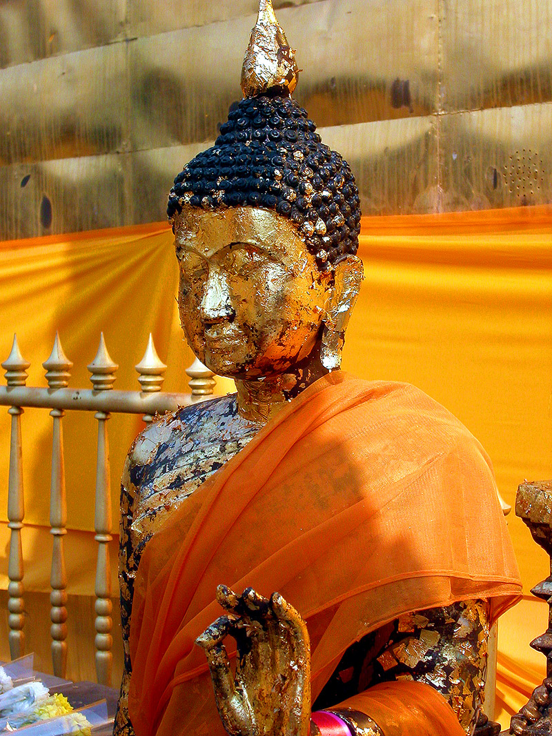 thailand/2004/nan_buddha