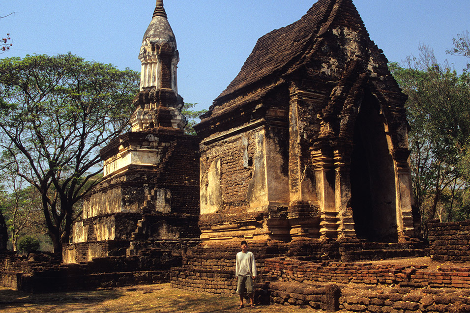thailand/2004/sukhothai_brian_ancient_temple