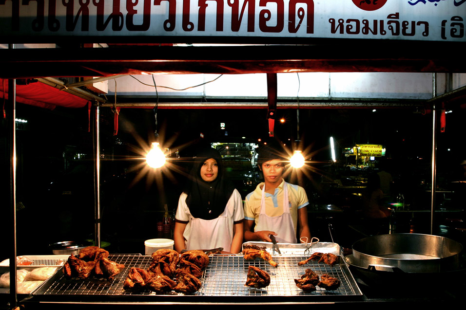 thailand/2007/kanchanaburi_selling_chicken