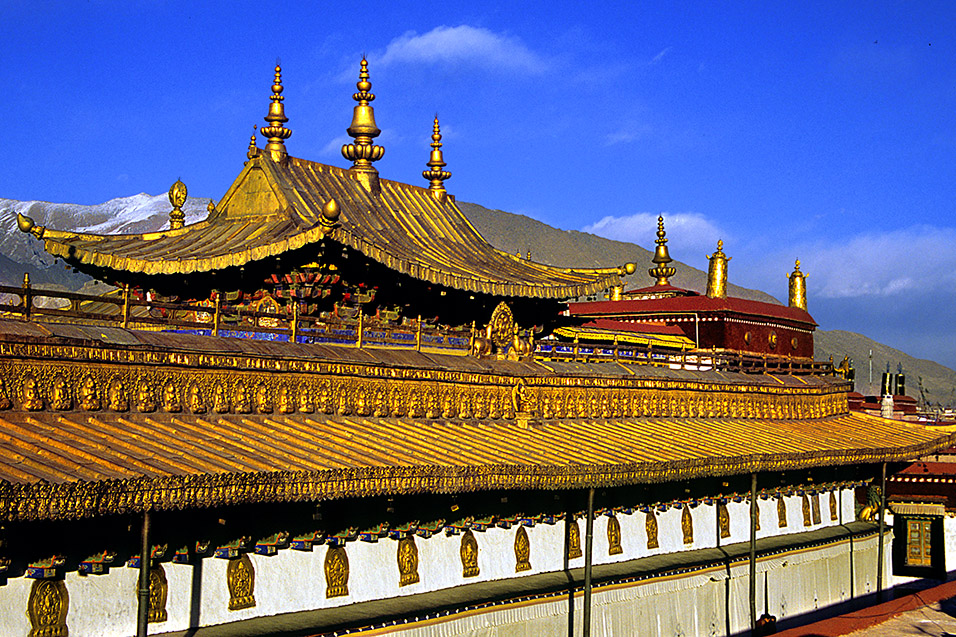 tibet/lhasa_jokhang_roof