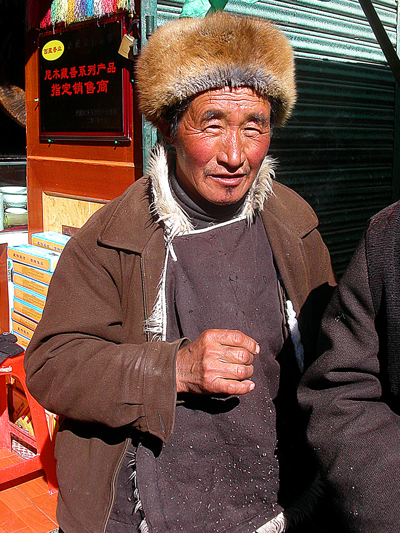 tibet/lhasa_man__fur_hat_087