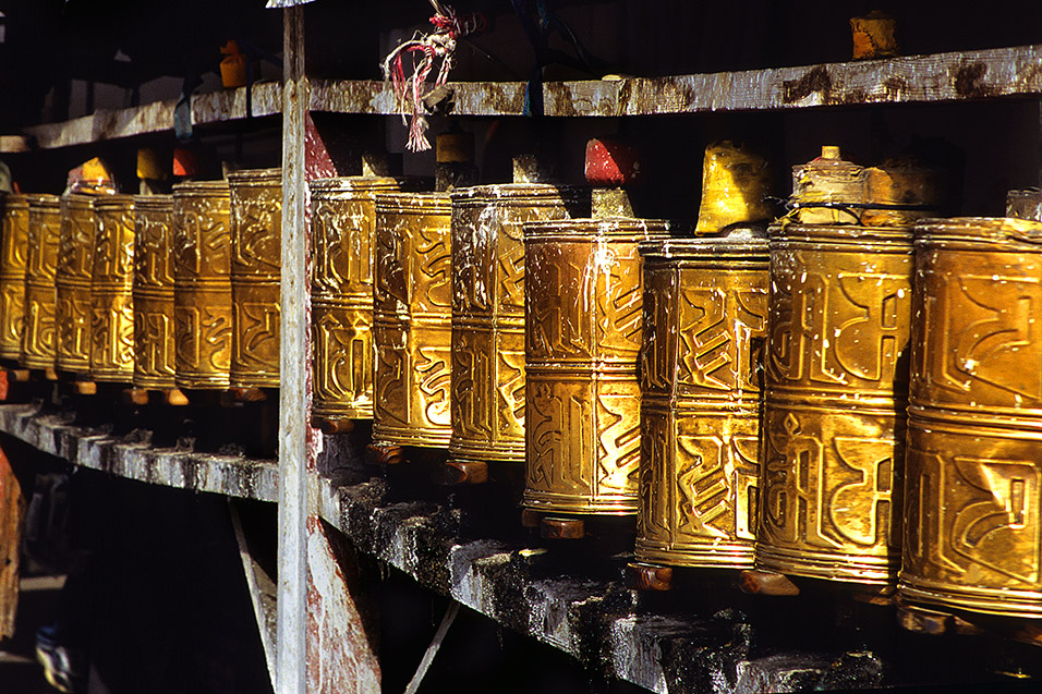 tibet/lhasa_prayer_wheels_painted