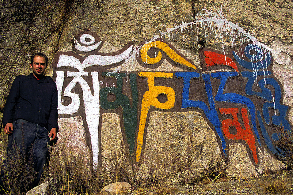 tibet/lhasa_temple_brian_writing