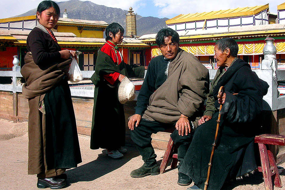 tibet/lhasa_tibetan_family