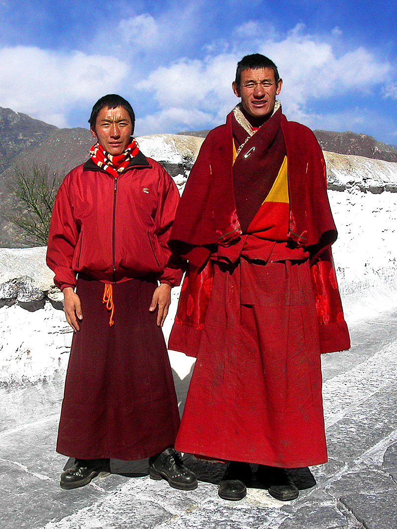 tibet/potala_2_monks