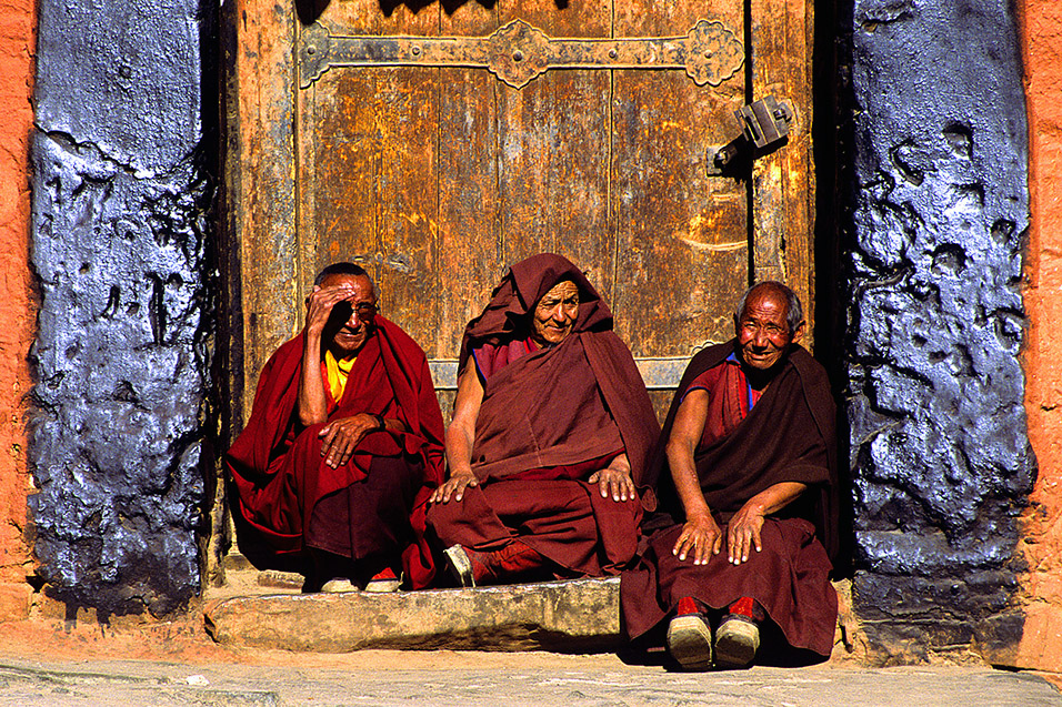 tibet/shigatse_older_monks_slide