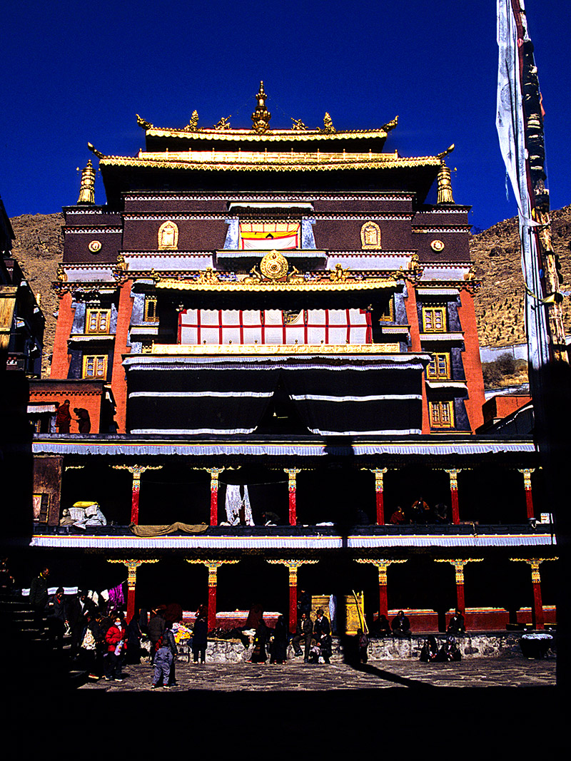 tibet/shigatse_temple_front