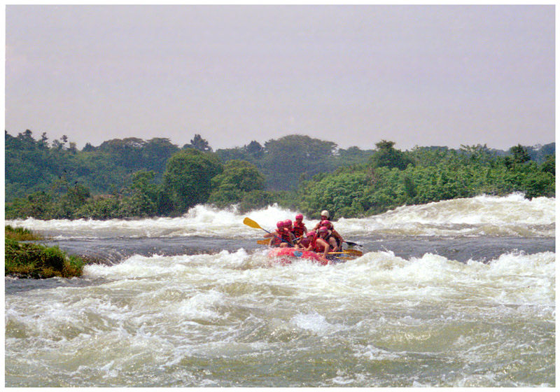 uganda/nile_rafting_head_on