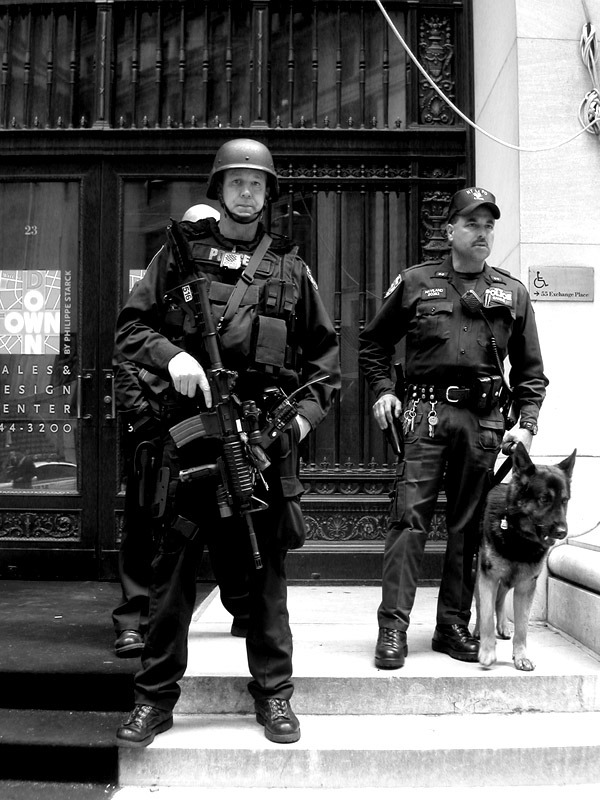 usa/new_york/wall_street_security_bw