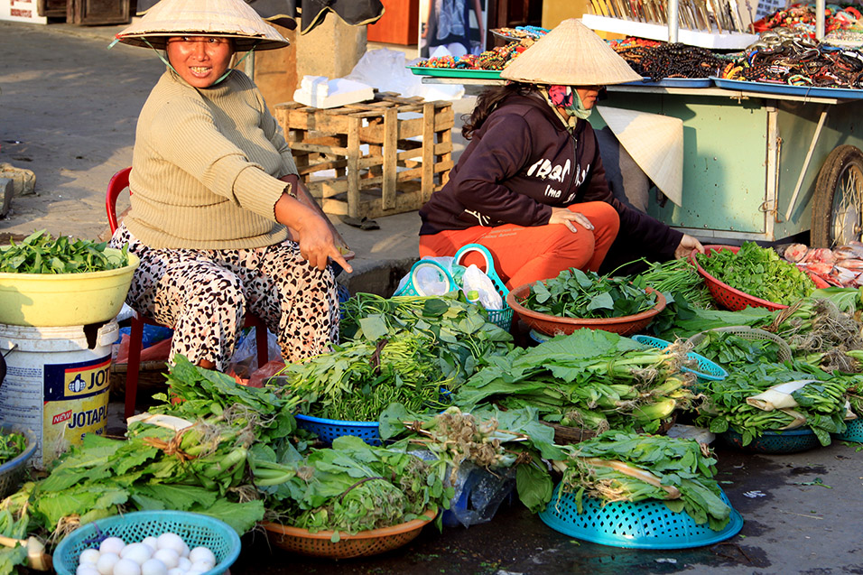 vietnam/2014/hoian_buy_my_veggies