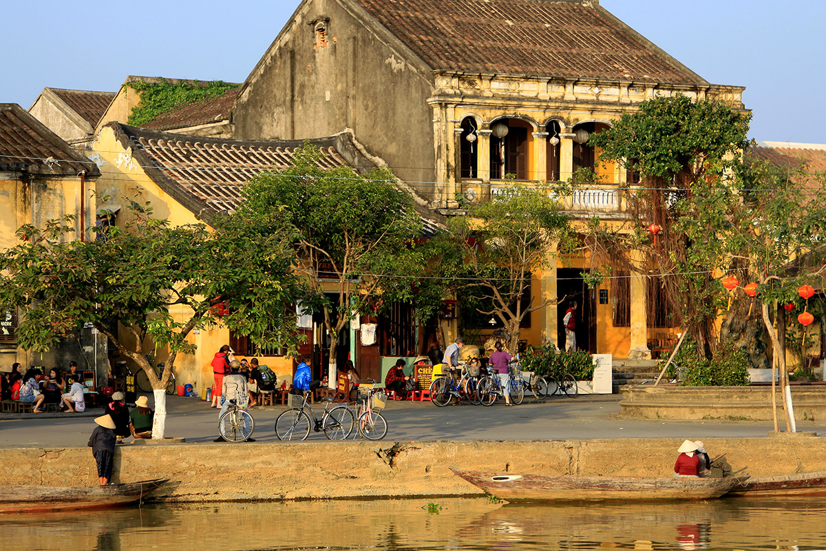 vietnam/2014/hoian_riverfront