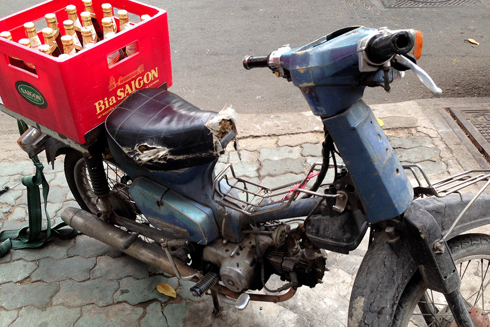 vietnam/2014/saigon_bia_saigon_scooter