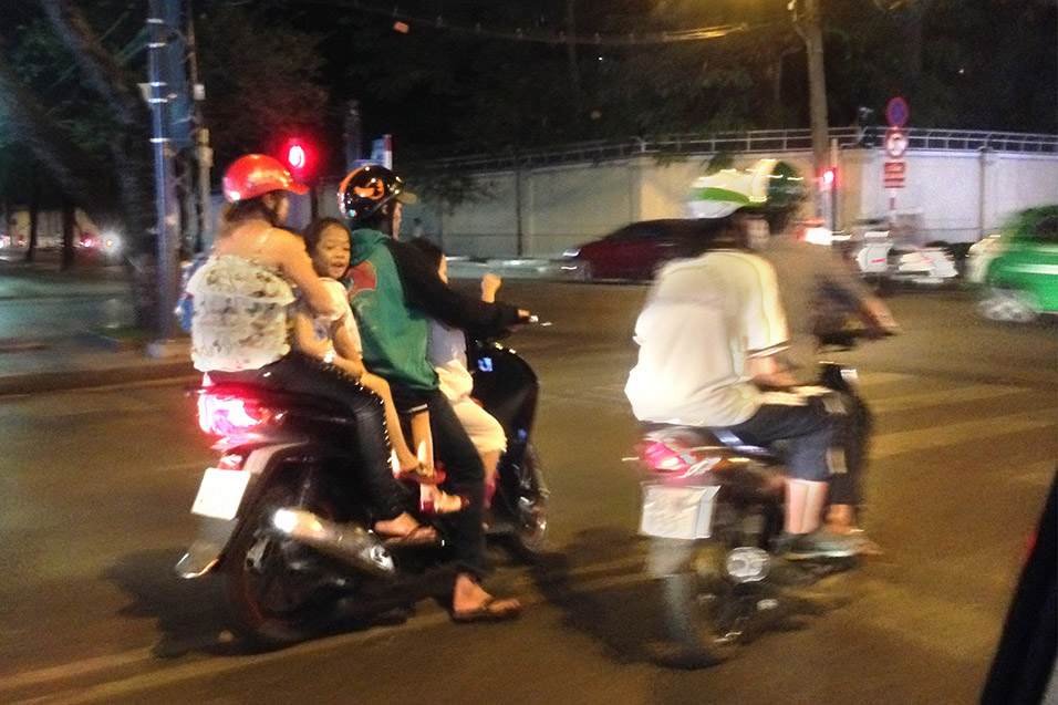 vietnam/2014/saigon_family_kids_bike