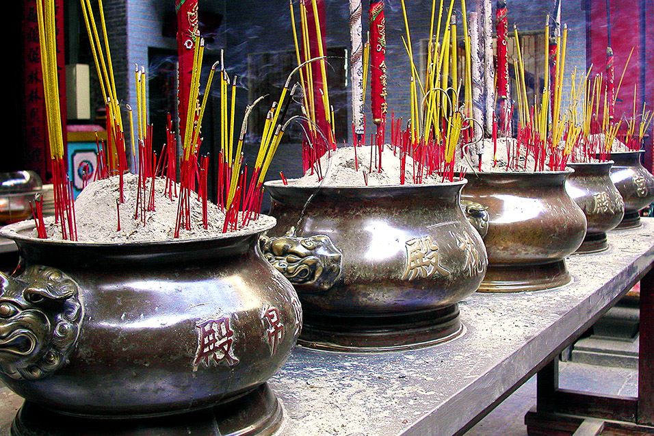 vietnam/cholon_incense_pots