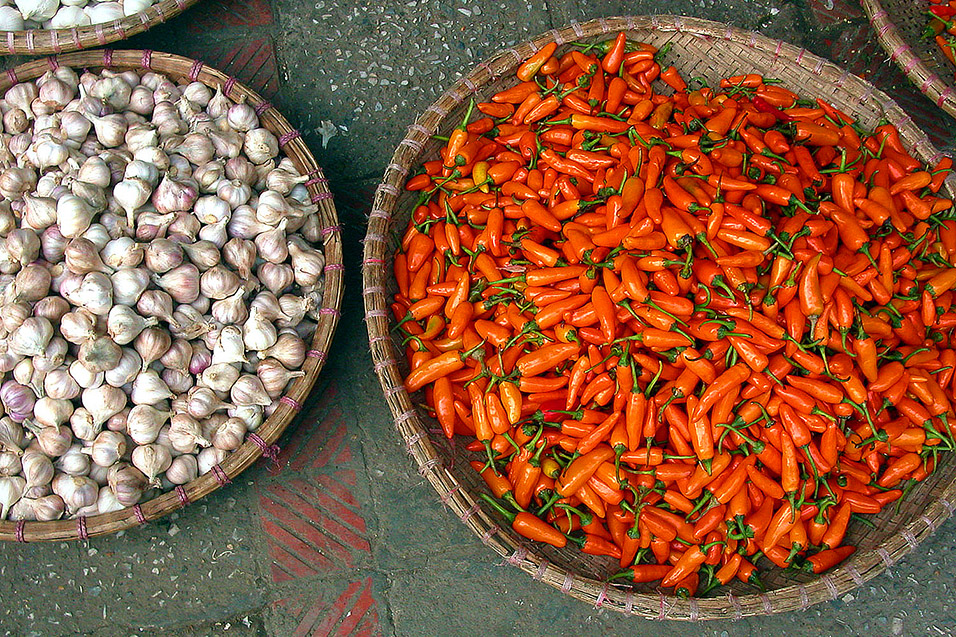 vietnam/hanoi_pepper_market